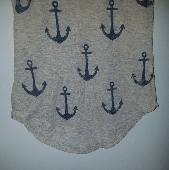 ⭐️💸Free Kisses Top - Picture 2 of 4